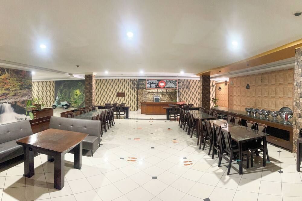 هوتل بوسترز