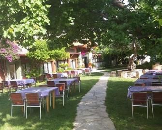 Soleil Otel - Kusadasi - Patio