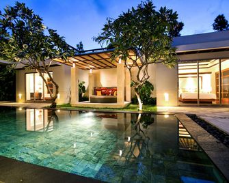 Kedonganan Beach Villas - South Kuta - בריכה
