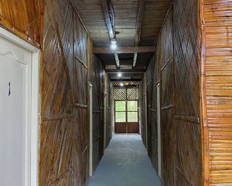 Check Inn - Olón - Pasillo