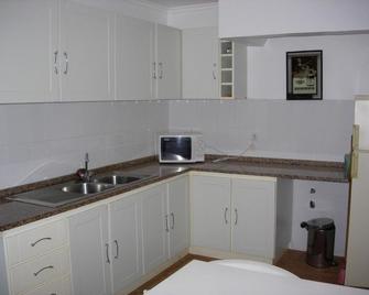 Hostel Casal São João - Ribeira Brava - Cocina