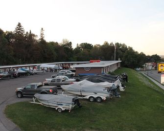 Budget Host Crestview Inn - Sault Sainte Marie - Vista esterna