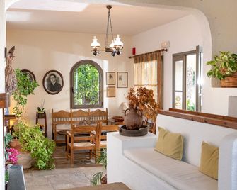 Porto Sisi Hotel Apartments - Sisi - Living room