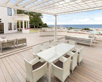 Beachfront Mega Mansion - Port Jefferson - Balcony