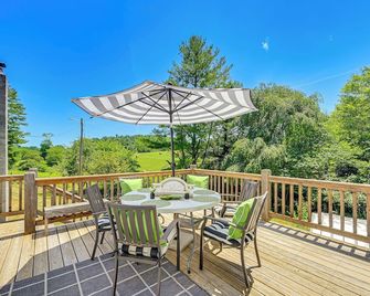 Family Fancy Gap Cottage with Deck - Pets Welcome! - Fancy Gap - Balcony