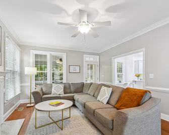 Bright Clayton Home with Screened Deck! - Clayton - Living room