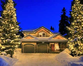 Northwood Chalet Whistler: Luxury Golf Course Home, Stunning Views of Blackcomb! - Whistler - Bâtiment