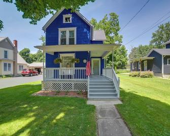 Fire Pit, BBQ and Yard Family Home in Adrian - Adrian - Gebäude