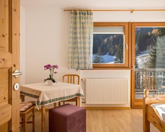 Bnb Lettnerhof Balcony Family Suite - Welsberg-Taisten - Jídelna