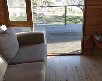 Georgina's Place - secluded beach getaway - Penneshaw - Living room