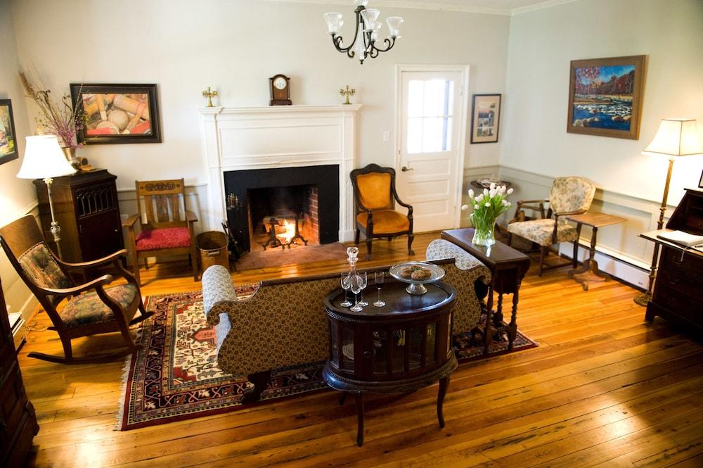 Hopkins Ordinary Bed, Breakfast And Ale Works From $316. Sperryville ...