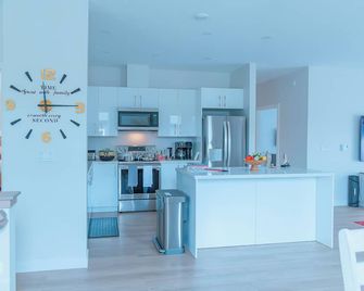 New Luxurious Suite Near Halifax Airport - Elmsdale - Kitchen