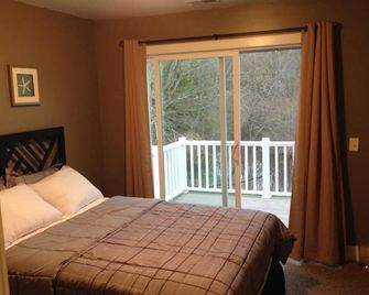 Rental With Waterfront Access To Silver Lake. Near Silver Lake Sand Dunes. - Mears - Bedroom