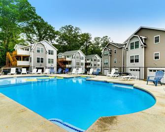 Cheerful condo one mile from Ogunquit Beach with a pool - near dining - Wells - Pool