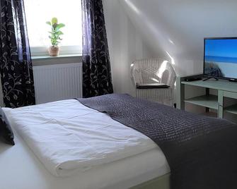 Ferienwohnung Kastanienblick - Thesenvitz - Bedroom