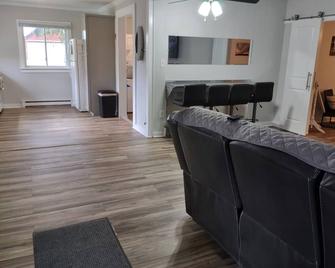 Decorated for the Holidays - Gardiner - Living room
