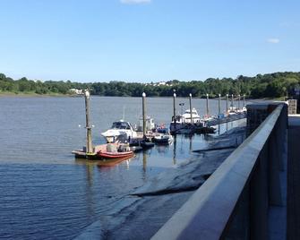 Waterford Marina Hotel - Waterford - Outdoor view