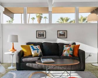 Retro & funky mid-century mod at Ocotillo Lodge - Palm Springs - Sala