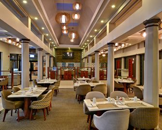 Holiday Inn Harare By IHG - הררה - מסעדה
