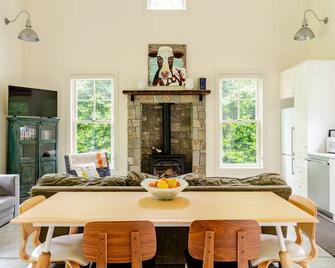 Simple Living At Luxurious, Modern Farmhouse On Bainbridge Island. Dogs Ok. - Bainbridge Island - Dining room