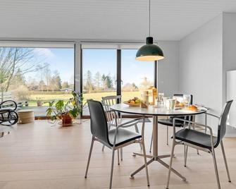 Two-Bedroom Holiday Home In Bogo By - Bogo By - Comedor