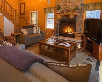 Camp Pinemere - Large Northwoods Private Home - Minocqua - Wohnzimmer
