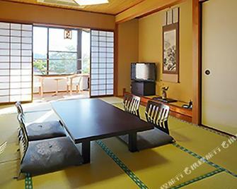 Menard Aoyama Resort: Wafukan Utatsu - Iga - Dining room