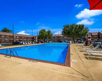 Suburban Studios Millville - Millville - Piscina