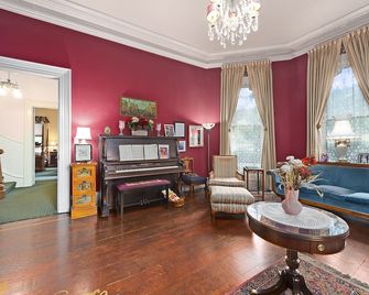 The Gables Wine Country Inn - Santa Rosa - Living room