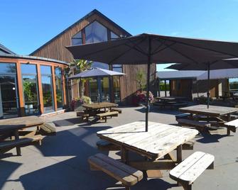 Spacious Holiday Home With Sauna In Rendeux - Rendeux - Binnenhof