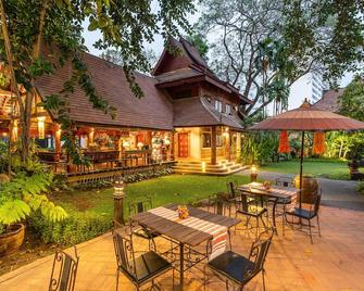 Yaang Come Village Hotel - Chiang Mai - Pátio
