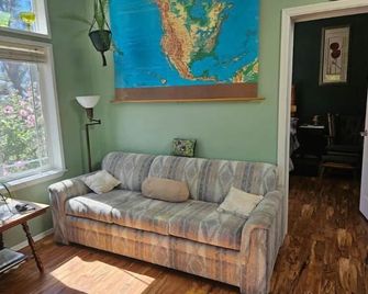 Millers' Misfit Farm - Prineville - Huiskamer