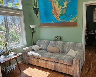 Millers' Misfit Farm - Prineville - Huiskamer
