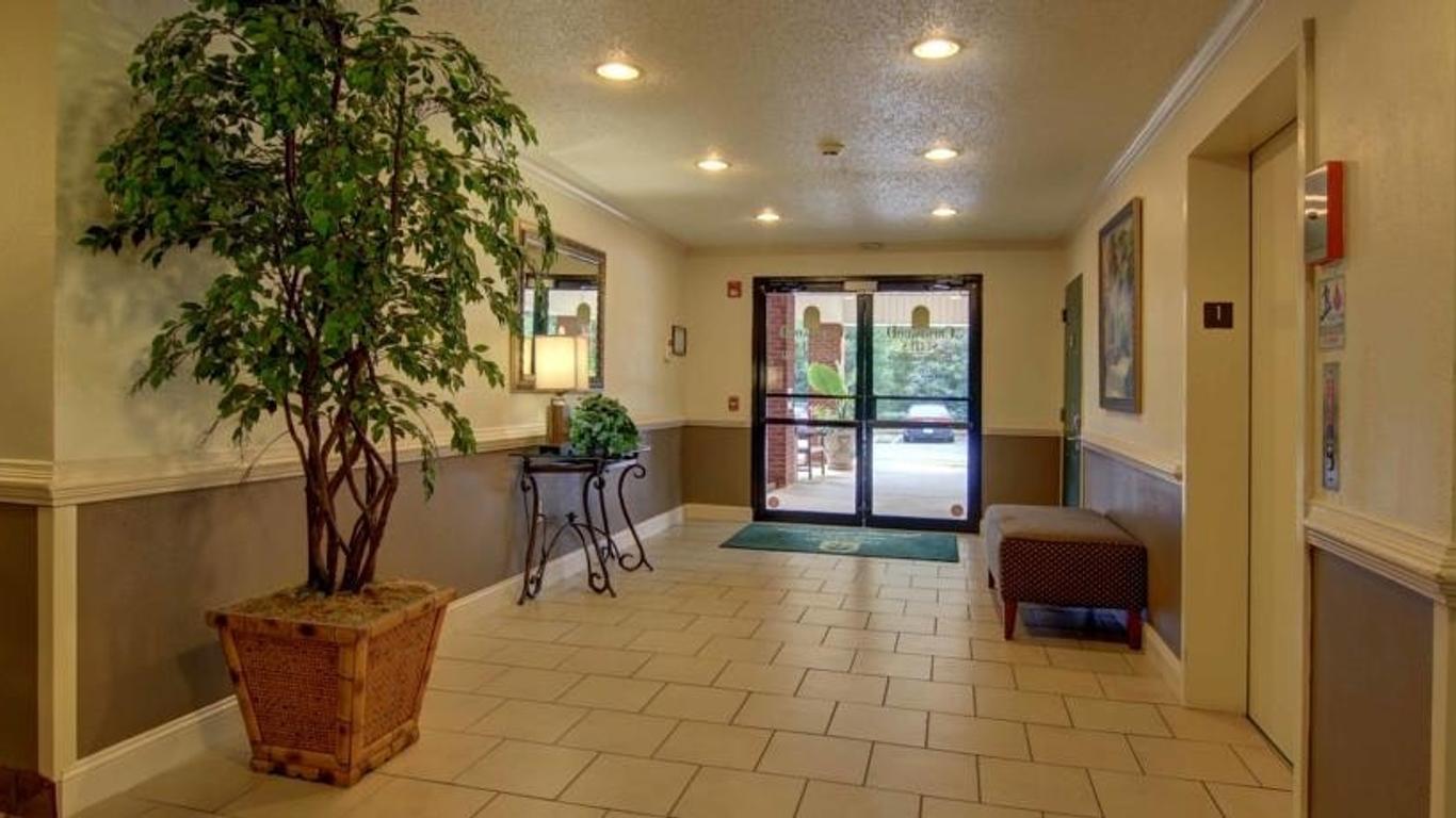 Intown Suites Extended Stay Marietta Ga - Roswell Rd