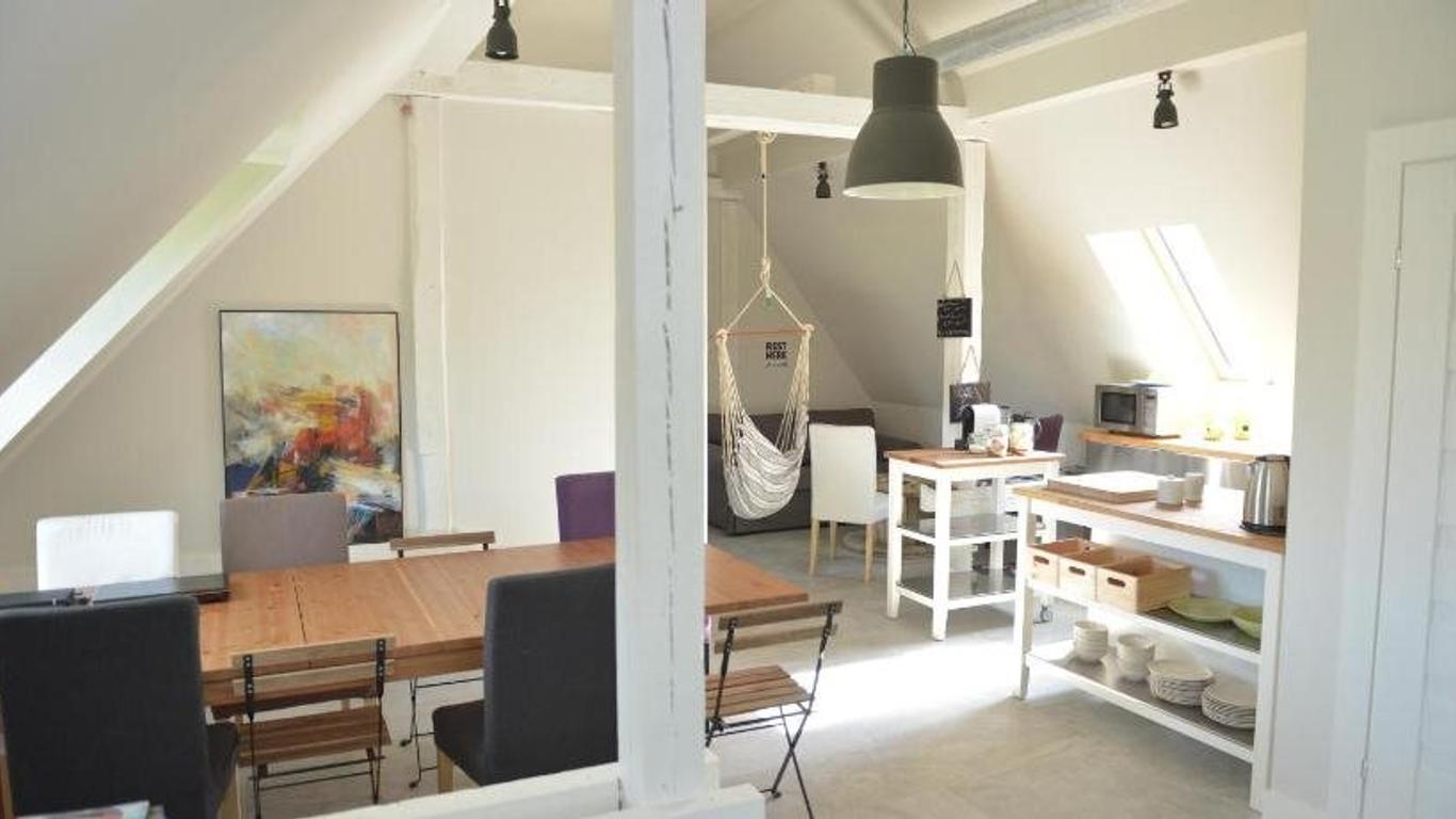 Five Point Hostel & Apartments