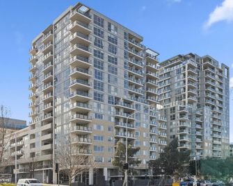 Central Lakeview Apartments - Canberra - Building
