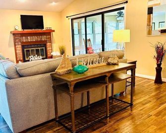 Lakeview 2br-2 1/2ba Condo In Keowee Key Resort - Salem - Sala de estar