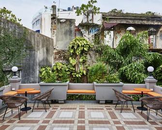 لاس كلمنتيناس - بنما سيتي (بنما) - شرفة مرصوفة