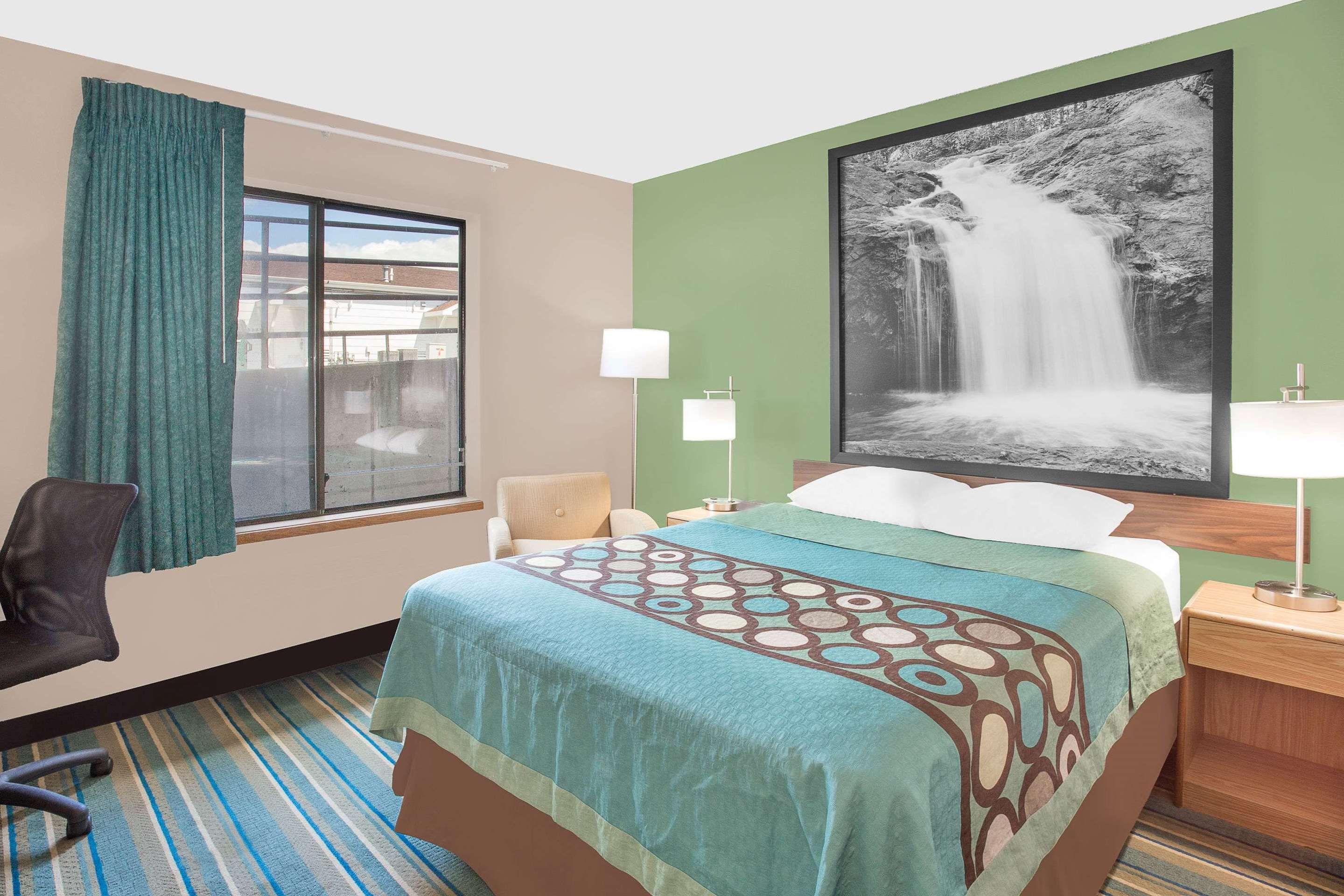 Super 8 by Wyndham Beaver Dam - Beaver Dam - Schlafzimmer