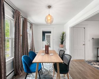 2BR Apartment near Providence - West Warwick - Dining room
