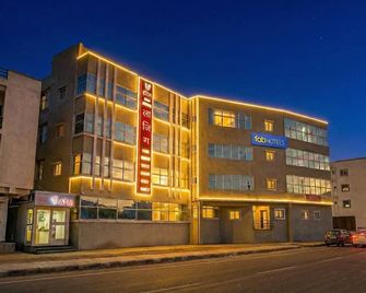Fabhotel Pearl Inn - Chākan - Building