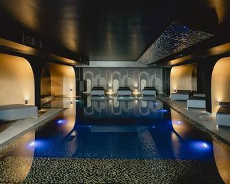 雨果精品酒店- 僅限成人 - 聖朱利安斯 - 游泳池