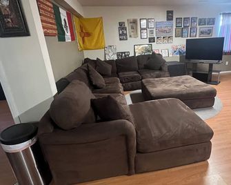 right off I-25 freeway - Los Lunas - Huiskamer