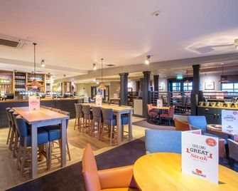 Premier Inn Doncaster - Lakeside - Doncaster - Bar