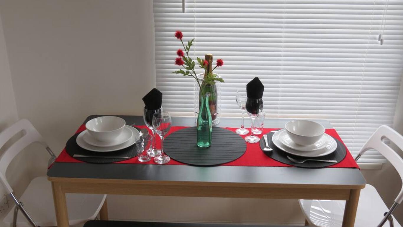 Fantastic Central Location - Parking - Business or Leisure
