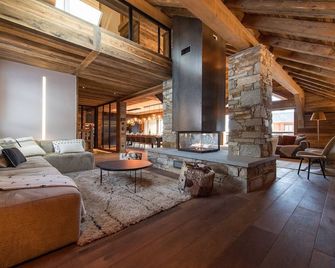 Luxurious chalet with indoor pool, sauna, and home cinema - Fontcouverte-la Toussuire - Salon