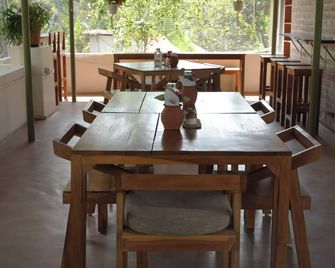 Ashiyana Cliff & Beach Resort By Onespace - Varkala - Dining room