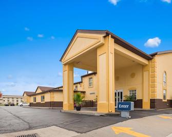 Best Western Inn - Elyria - Building