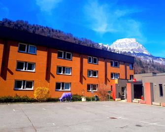 ibis Sallanches Porte du Mont-Blanc - Sallanches - Building