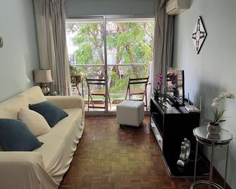 Charming 1-bedroom apartment in wonderful Montevideo with WiFi, AC - Montevideo - Phòng khách